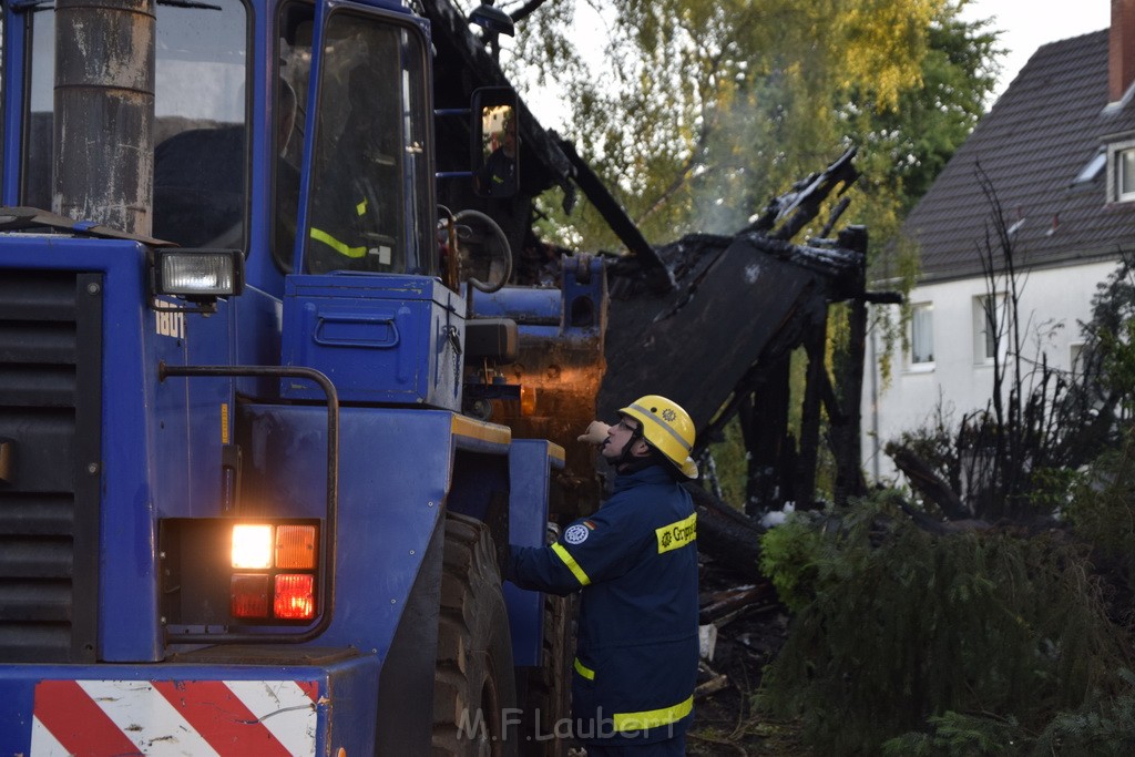 Grossfeuer Einfamilienhaus Siegburg Muehlengrabenstr P0910.JPG - Miklos Laubert